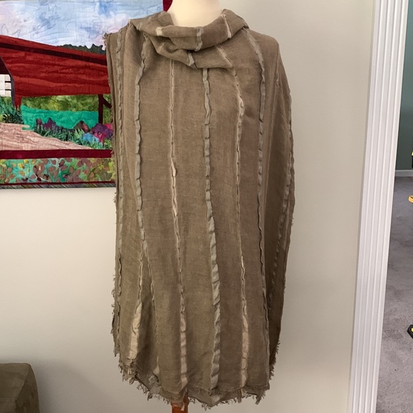 Beautiful Chelsey by Joseph scarf wrap in olive hues - Picture 6 of 11